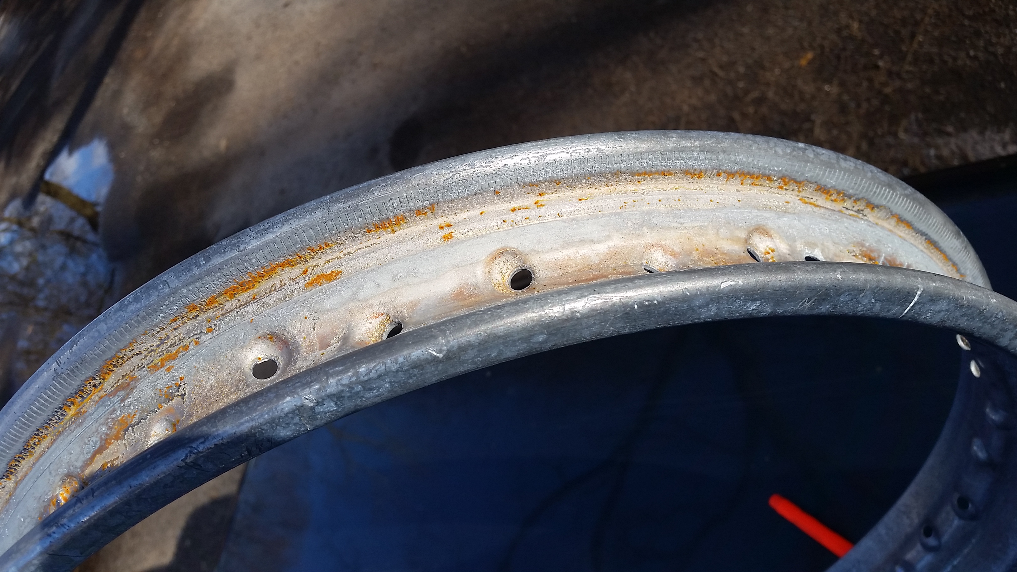 Spoked rims, Rust Removal and DIY Zinc electroplating. Honda Twins