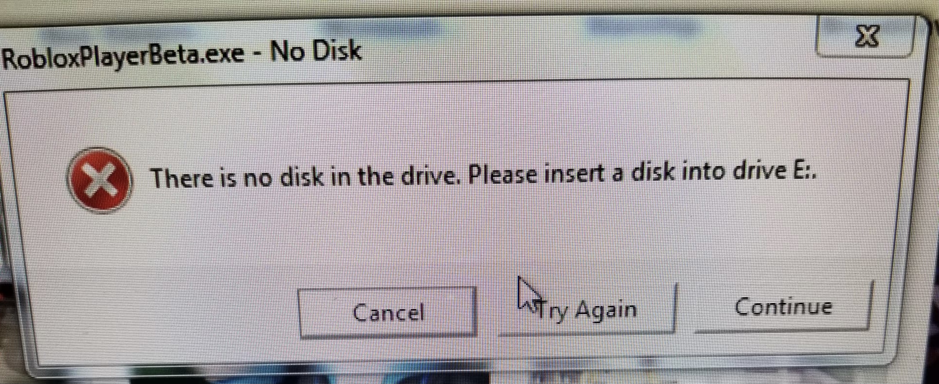 How do you say there is not enough room on your disk to instala Roblox  please free up some space ando try again in Spanish (Chile)?