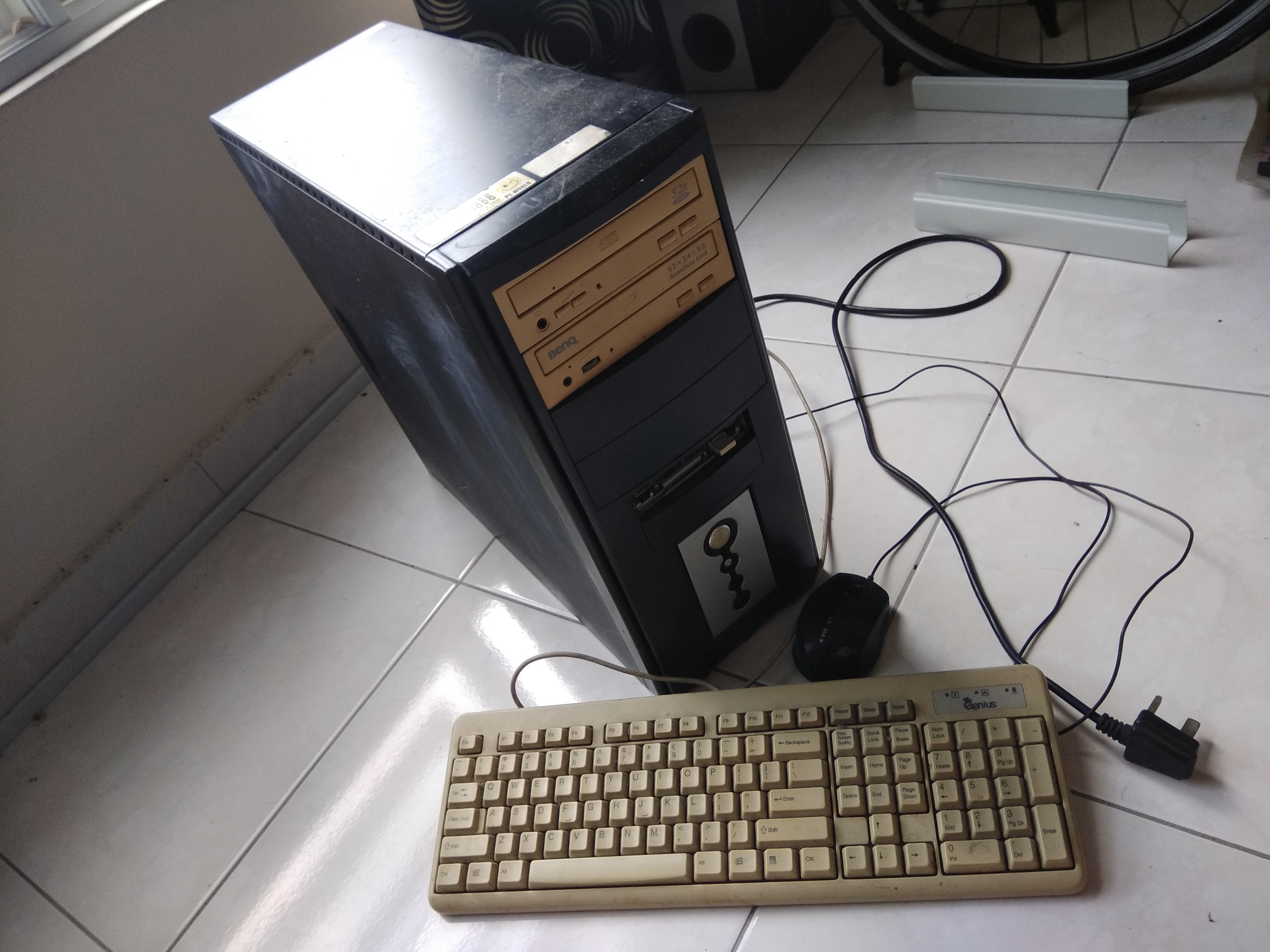 [SOLD]Pentium 4 2.4Ghz desktop