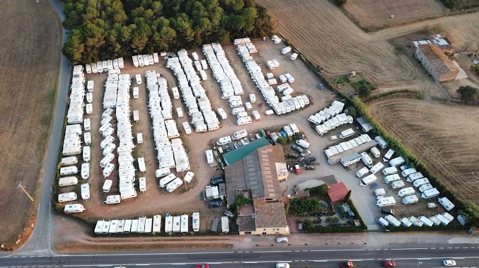 Buiten-stalling — caravans op het beveiligde terrein