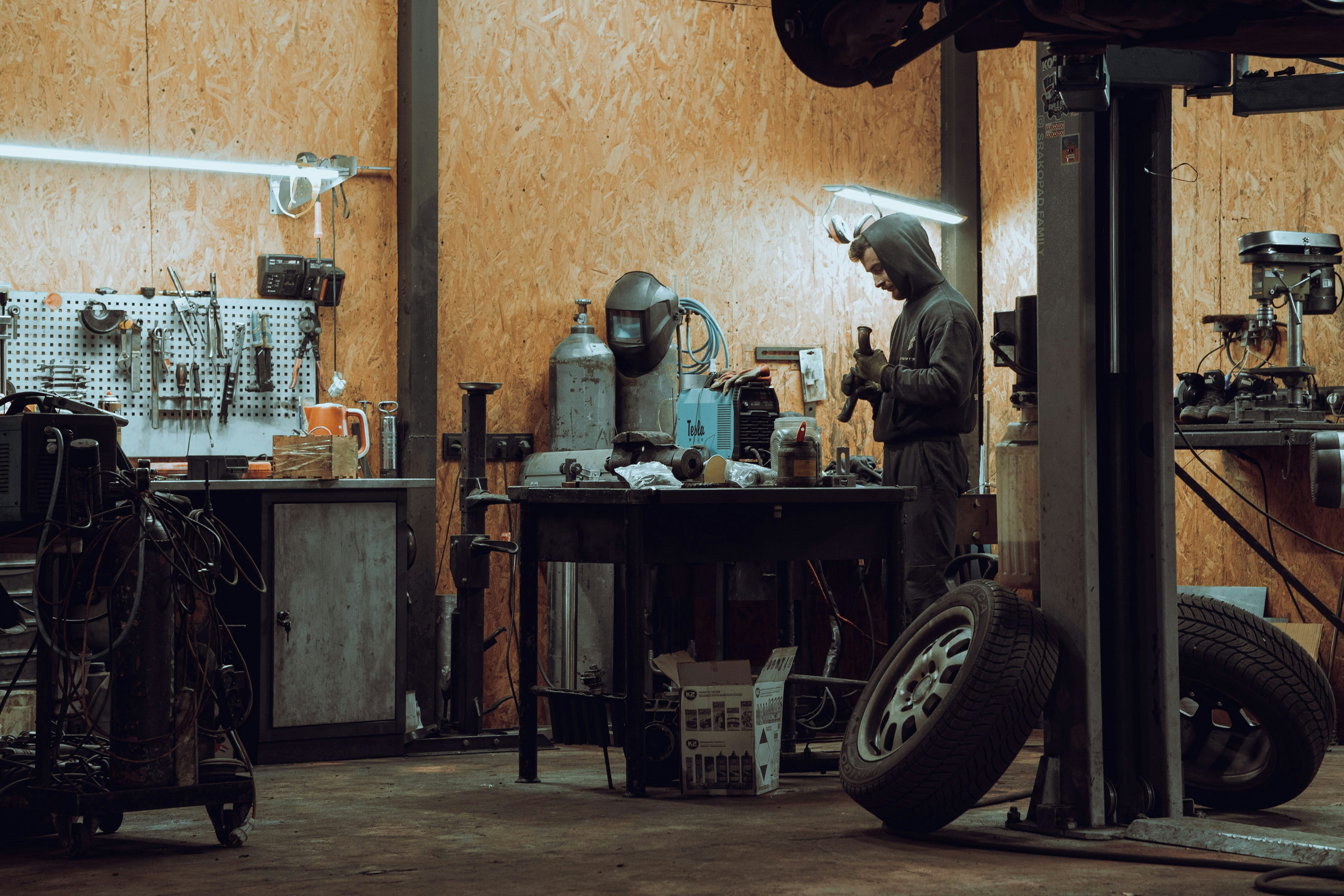 Garagewerkplaats met werkbonnen