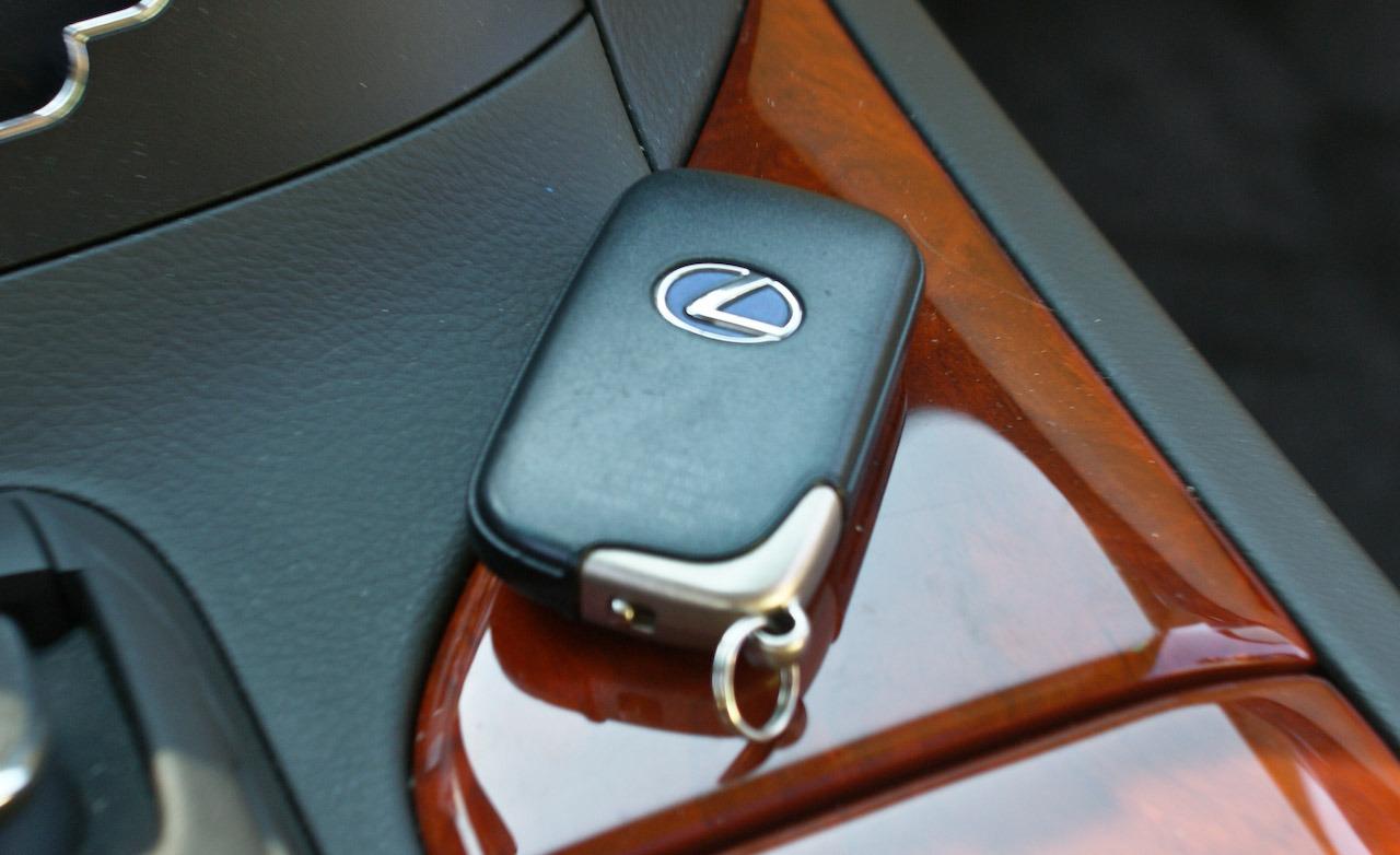 2010lexusrx450hkeyfo.jpg