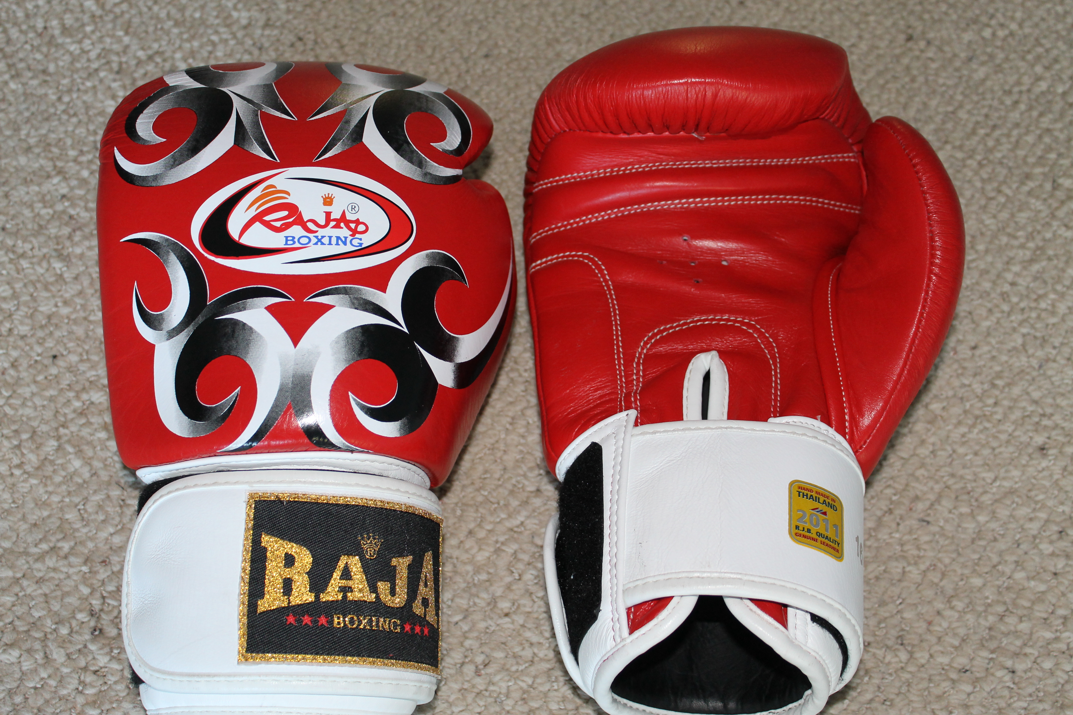 Ships from New York Raja Boxing Gloves 16 oz Red 