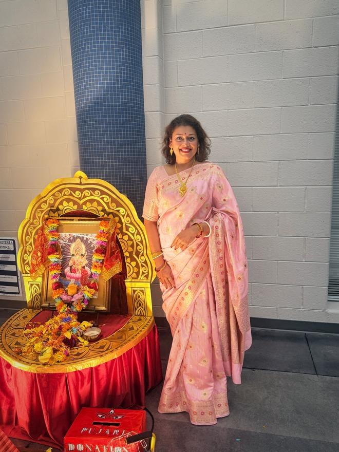 Customer wearing a Silk Mark certified pure silk saree from Katansi